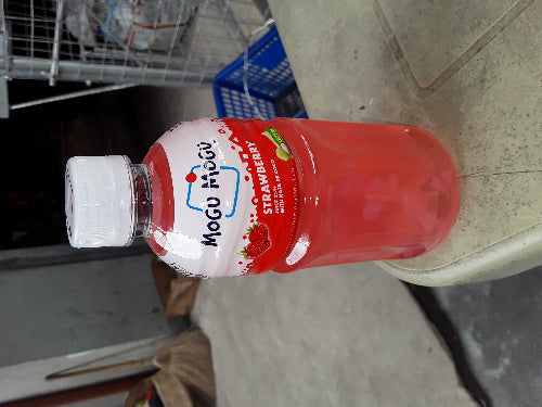 320ml Mogu Mogu Strawberry Juice With Nata De Coco