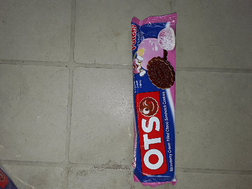 28g OTSO Strawberry Cream Filled Choco Sandwich Cookies